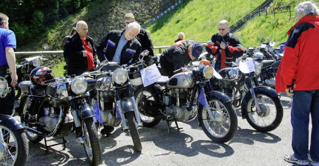 Zweirdrige Oldtimer gab es am Wochene...hfirstschanze jede Menge zu bestaunen.  | Foto: E. Korinth