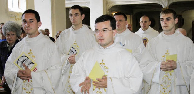 Fnf Neupriester des Paulinerordens au...z in der Todtmooser Wallfahrtskirche.   | Foto: Andreas Bhm