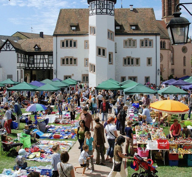 Kein Platz blieb frei beim Spielsachenflohmarkt.   | Foto: Sylvia-Karina Jahn