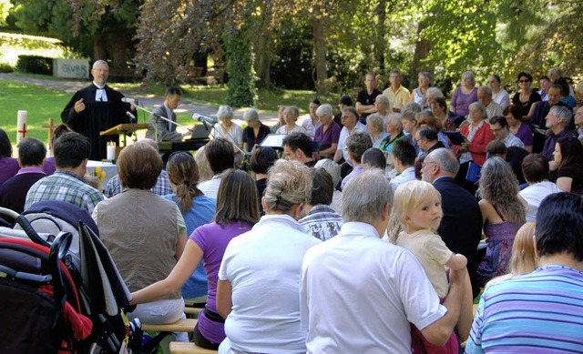 Bezirksgottesdienst mit Taufen und zur Taufereinnerung im Stadtgarten  | Foto: Sylvia-Karina Jahn