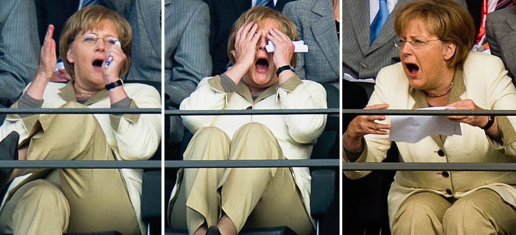 Die neuesten Umfragewerte? Nein, Bundeskanzlerin Angela Merkel fiebert mit den DFB-Mdels mit.