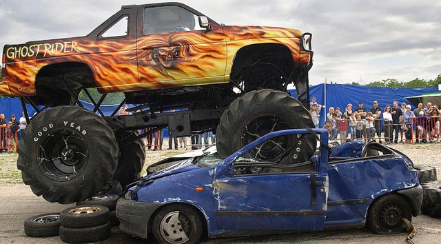 Eine spektakulre Show fr Autofans gab es in der LGS.  | Foto: Guldenschuh