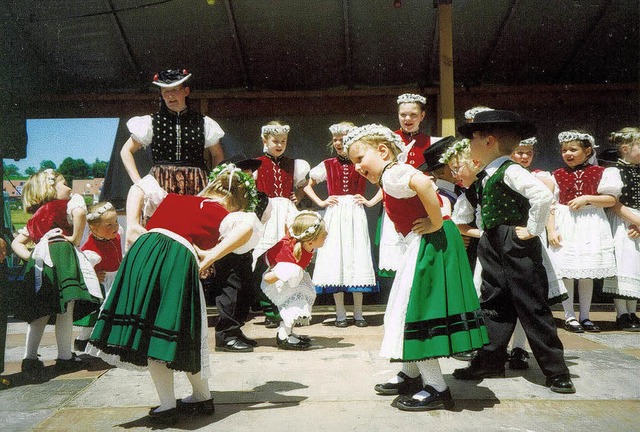 Viel Beifall gab&#8217;s beim Dorffest...ter fr die Tnze der Trachtenkinder.   | Foto: Wolfgang Grosholz