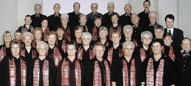 Stimmen gesucht: Der Frderverein Kirc...en Kirchenchor im Jubilumsjahr 2004.   | Foto: Georg Diehl