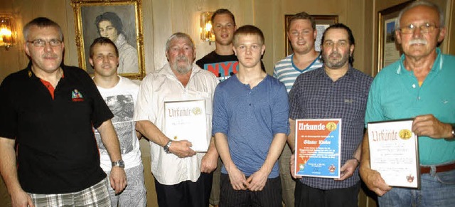 Anton Lais, Vorsitzender der RG Hausen...er Kiefer und Kurt Strtt (von links).  | Foto: Verena Wehrle