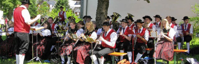 Fr musikalische Unterhaltung beim Pfa...urs der Musikverein Bernau-Auertal.   | Foto: Ulrike Spiegelhalter