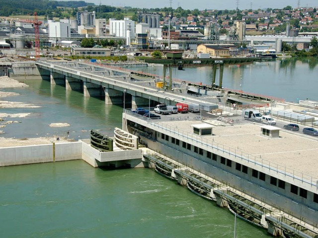 Die Baubrcke ist fast komplett demont... in Massen zum neuen Wasserkraftwerk.   | Foto: Ingrid Bhm-Jacob