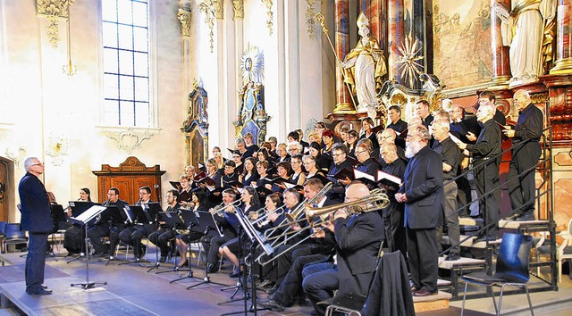 Blser und Snger begeisterten in eine...itete den Schwyzertag in Tiengen ein.   | Foto: Mnster