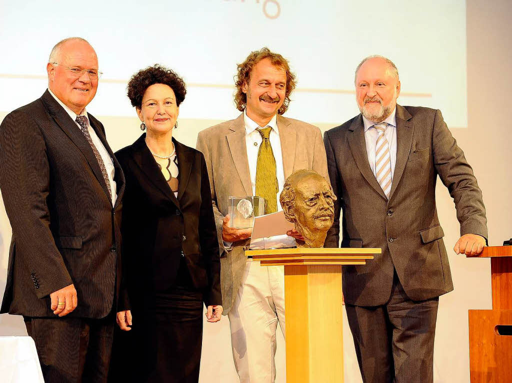 von links: Wolfgang Poppen, Verleger Badische Zeitung, Lady Christiane Dahrendorf, 1. Preistrger Jrg Laskowski, Saarbrcker Zeitung, Juror Werner d'Inka.
