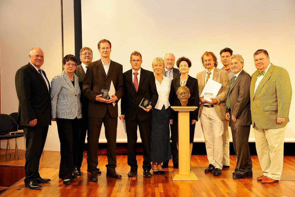 Die Verleger der Badischen Zeitung berreichten die neu gestiftete Auszeichnung in Freiburg an Jrg Laskowski, Nico Wendt und Jens Meifert.