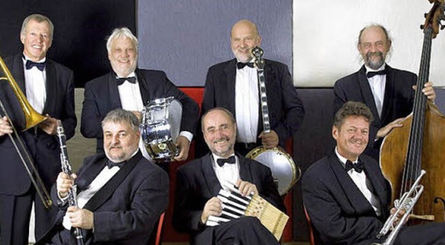 Die Hinterhausjazzer mit Band-Grnder ...nd Hermann Schloz (dritter von links)   | Foto: pro