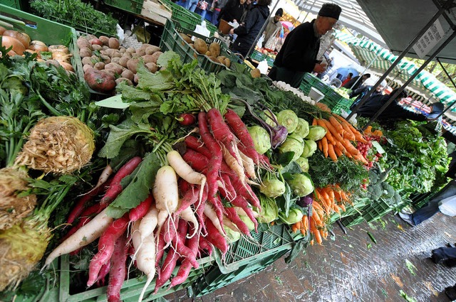 Mrkte wie der Lrracher Wochenmarkt e...der &#8222;Cittaslow&#8220;-Bewegung.   | Foto: Barbara Ruda