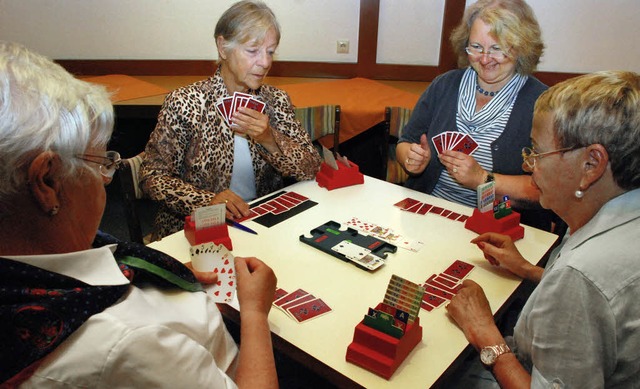 Ein gutes Gedchtnis und logisches Den...dge am typischen quadratischen Tisch.   | Foto: Gertrude Siefke