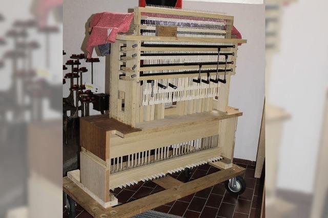 Neue Orgel wird in Eisenbach montiert