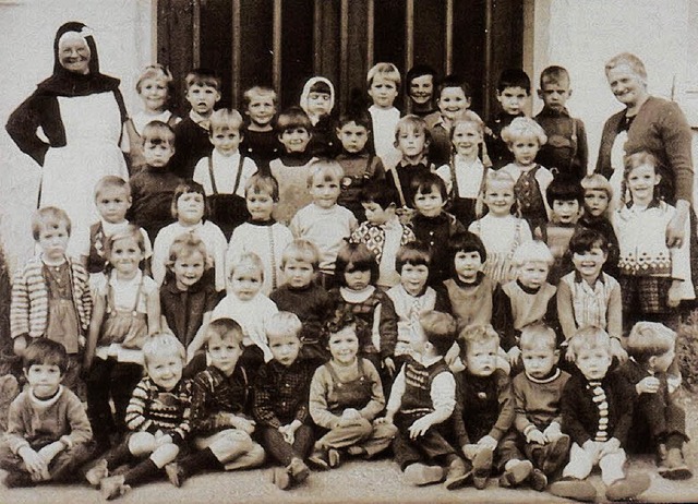 Simonswlder Kindergartenkinder vor 45...o>Hans-Jrgen Wehrle</BZ-FotoNurRepro>  | Foto: Hans-Jrgen Wehrle