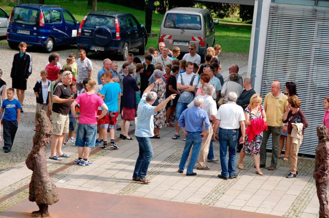Alles im Griff: Jan Hajduk (hellblaues...ischen Delegation den Weg ins Rathaus.  | Foto: Sylvia-Karina Jahn