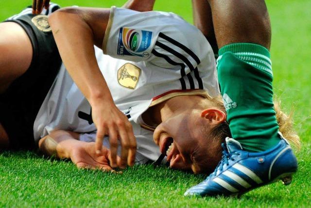 Fotos: Deutschland gegen Nigeria - so hart spielen die Fuballfrauen