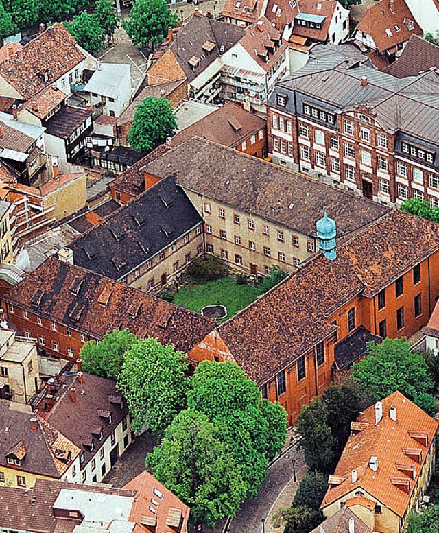 Das rote Adelhauser Kloster, rechts oben das Museum fr Neue Kunst.  | Foto: Stiftungsverwaltung