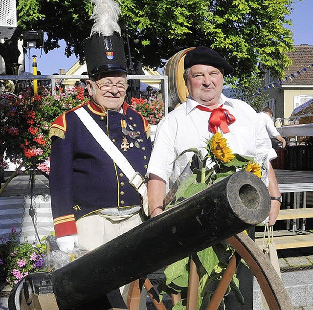 Zum letzten Mal in Aktion: Stadtkanoni...n Hilfskanonier Grard Schweighoeffer   | Foto: Volker Mnch