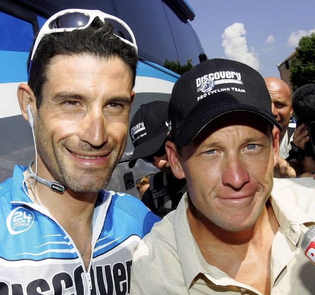 Einst  unzertrennlich auf dem Rad: George Hincapie und Lance Armstrong (rechts)  | Foto: dpa