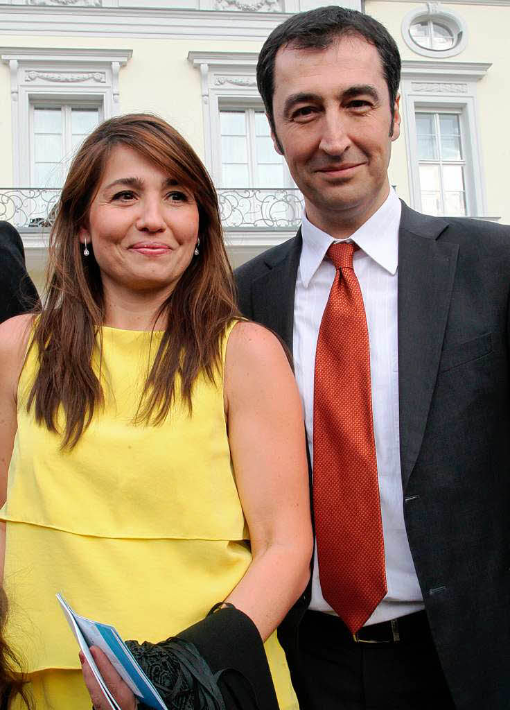 Cem zdemir, der  Bundesvorsitzende der Grnen,  genoss mit seiner Frau Pia Castro das Sommerfest.