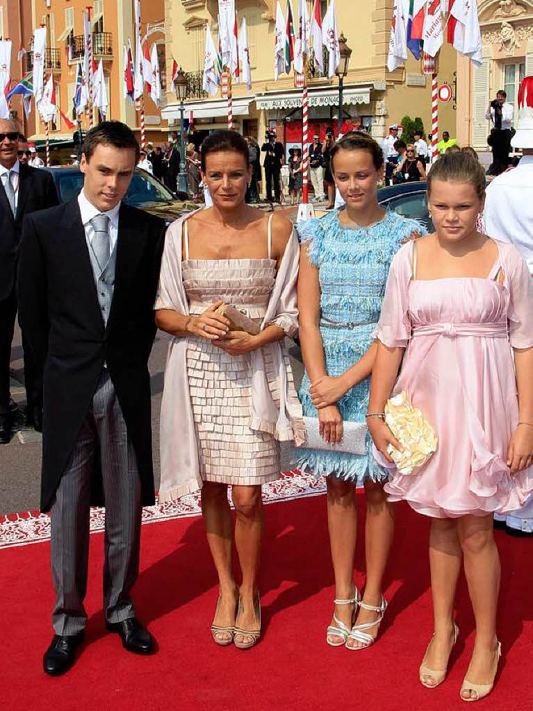 Prinzessin Stephanie von Monaco (2.v.l.) und ihre Kinder Louis, Pauline und Camille.