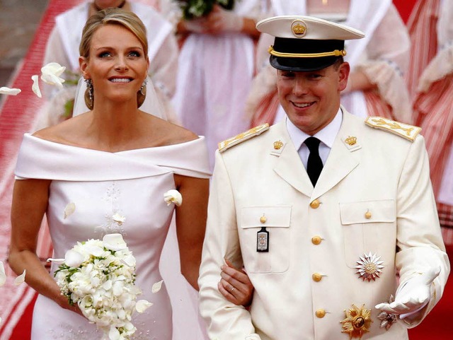 Das glckliche Brautpaar: Charlene von Monaco und Frst Albert II.  | Foto: dpa