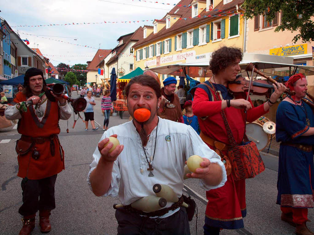 Festauftakt: Die Gruppen Wolgemut und Lasterlust ziehen durch die Altstadt. Festauftakt: Die Gruppen Wolgemut und Lasterlust ziehen durch die Altstadt.