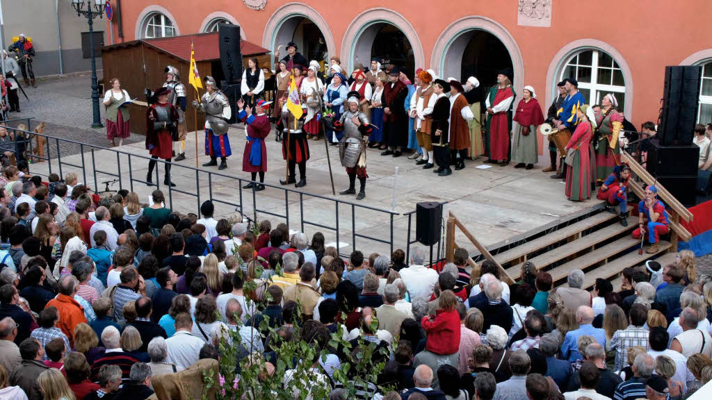 Begeisterndes Spektakel: das Bürgerschauspiel von und mit Kenzinger Bürgerinnen und Bürgern. Begeisterndes Spektakel: das Bürgerschauspiel von und mit Kenzinger Bürgerinnen und Bürgern.