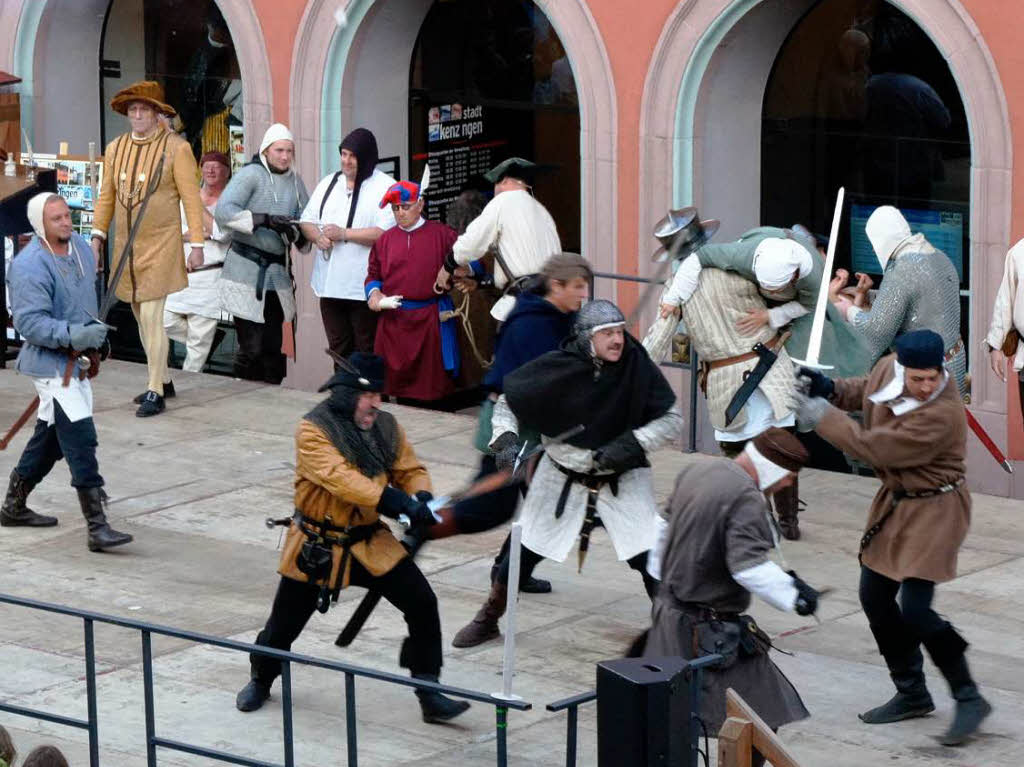 Begeisterndes Spektakel: das Bürgerschauspiel von und mit Kenzinger Bürgerinnen und Bürgern. Begeisterndes Spektakel: das Bürgerschauspiel von und mit Kenzinger Bürgerinnen und Bürgern.