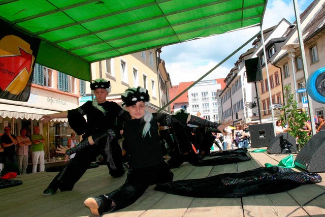 Auf der Showbhne in der Innenstadt war stndig was geboten.  | Foto: Marlies Jung-Knoblich