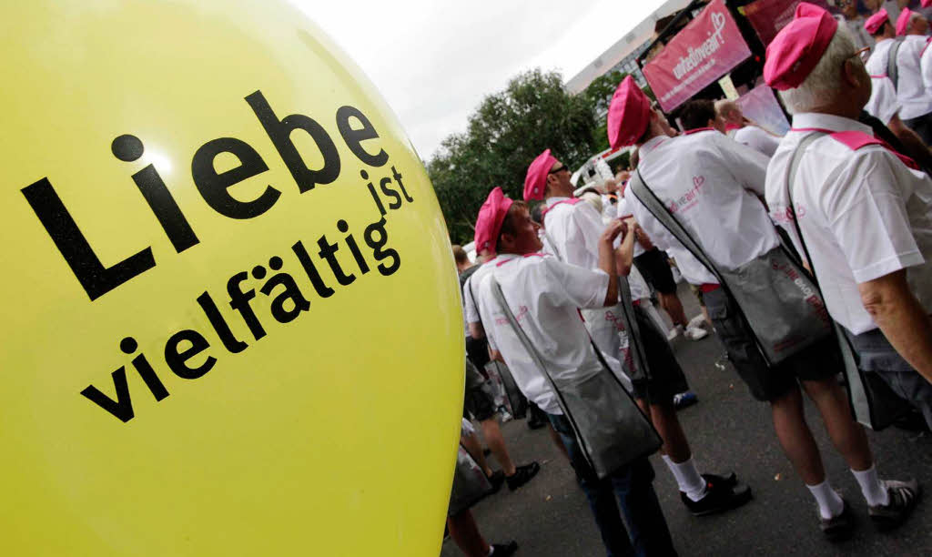 Kostmparade mit Toleranz-Botschaft: der Christopher Street Day in Kln