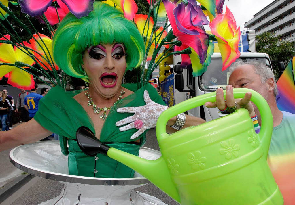 Kostmparade mit Toleranz-Botschaft: der Christopher Street Day in Kln