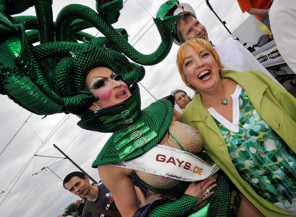 Unvermeidlich – Claudia Roth (rechts) darf bei keinem CSD fehlen.