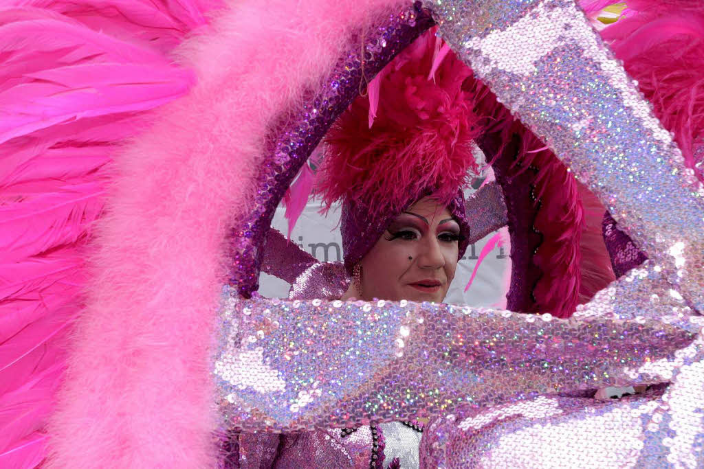 Kostmparade mit Toleranz-Botschaft: der Christopher Street Day in Kln