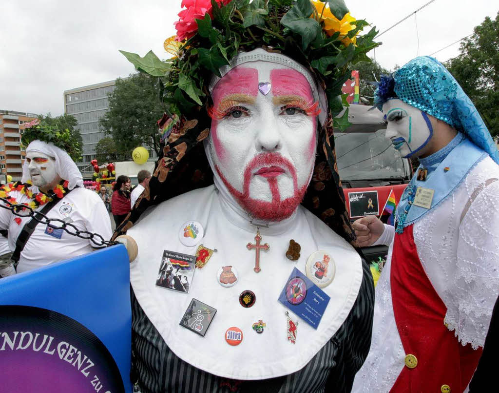 Kostmparade mit Toleranz-Botschaft: der Christopher Street Day in Kln