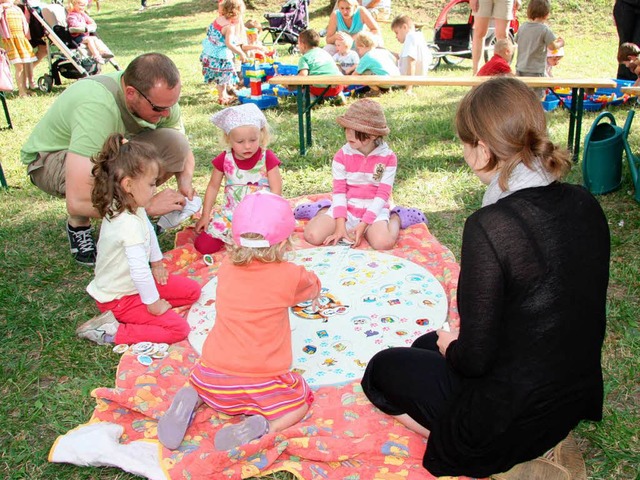 Bildsprache ist international: Auch di...pielvergngen der Kinderinsel erleben.  | Foto: Jill Kppe