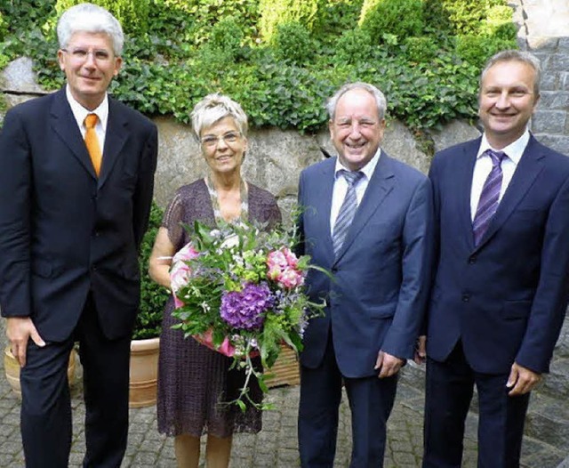 Vorstandschef Fred Gresens verabschied...rechts Vorstandsmitglied Peter Sachs.   | Foto: Cornelia Weizenecker