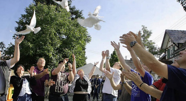 Auch so kann man ein Fest beginnen:  Abflug vor dem Fassanstich.   | Foto: Heidi Fssel