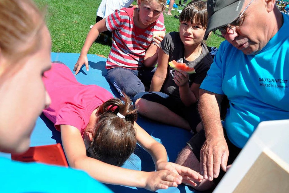 Große Freude bei den Kleinen – das Kinderturnfest am Sonntag zog viele Jungen und Mädchen ins Lörracher Grüttparkstadion (Foto: Barbara Ruda) Große Freude bei den Kleinen – das Kinderturnfest am Sonntag zog viele Jungen und Mädchen ins Lörracher Grüttparkstadion (Foto: Barbara Ruda)