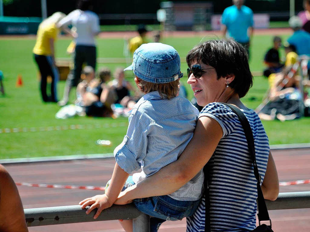 Groe Freude bei den Kleinen – das Kinderturnfest am Sonntag zog viele Jungen und Mdchen ins Lrracher Grttparkstadion