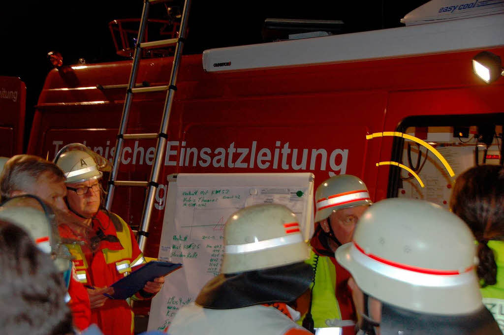 Das konomiegebude des Scherpeterhofs in Eschbach ist abgebrannt. 150 Feuerwehrleute waren im Einsatz.