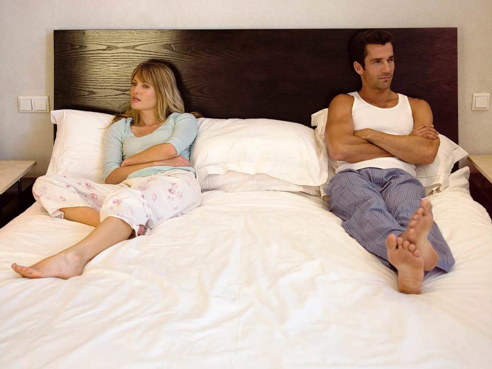 Wenn im Bett nichts läuft, sprechen Mann und Frau auch häufig nicht miteinander.  | Foto: dpa