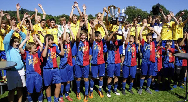 Jubeln konnten am Ende des Wallbacher ...e die D-Jugend der SpVgg Durlach-Aue.   | Foto: Hrvoje Miloslavic