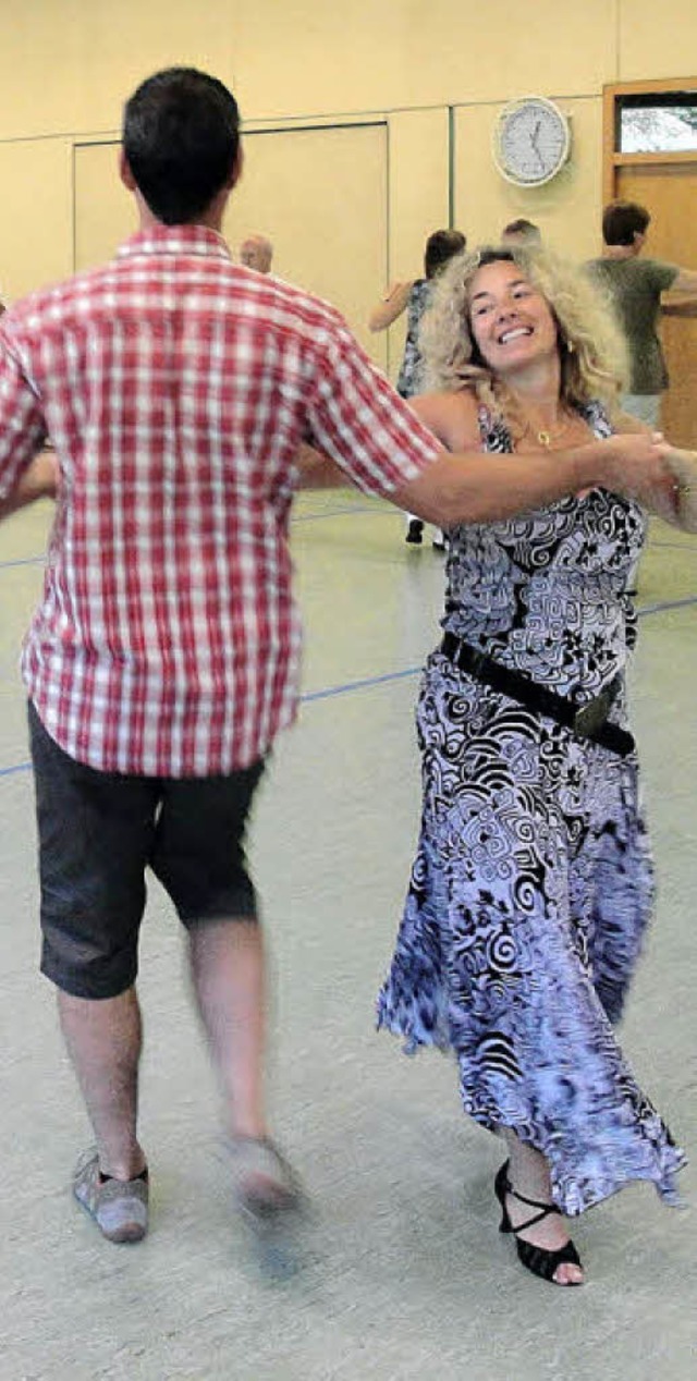 Eine Tanzstunde gehrte mit zum Programm des flinger Aktionstages.  | Foto: hansjrg bader