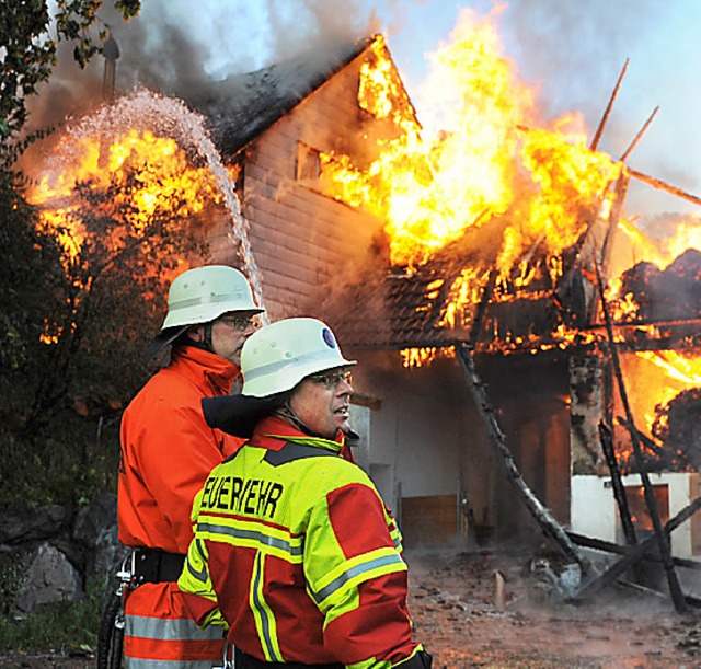 Ein Raub der Flammen wurde der Scherpeterhof in Stegen.   | Foto: dpa