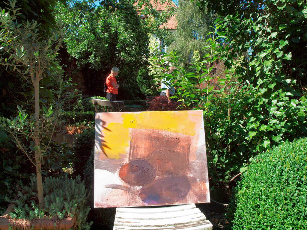 Knstlertage in Riegel, offenes Ateliers der Riegeler Knstler. Nicht gegenstndliche Malerei von Cordula Bhle, in ihrem Garten als Teil des Kunstwerks