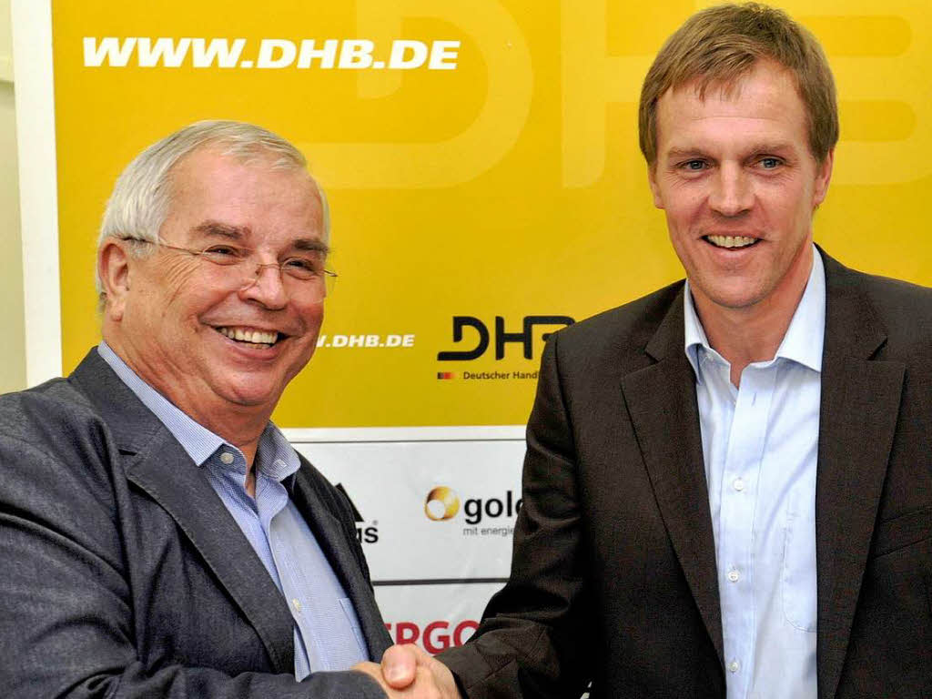 5. Juli 2011: Martin Heuberger wird vom DHB-Prsidenten Ulrich Strombach gratuliert.