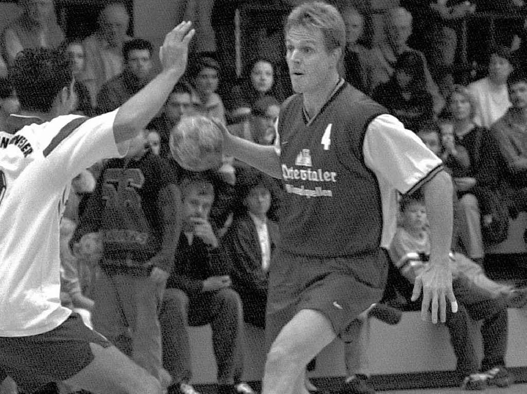 5.November 2001: Martin Heuberger griff selbst noch zum Ball – in der Bezirksklasse