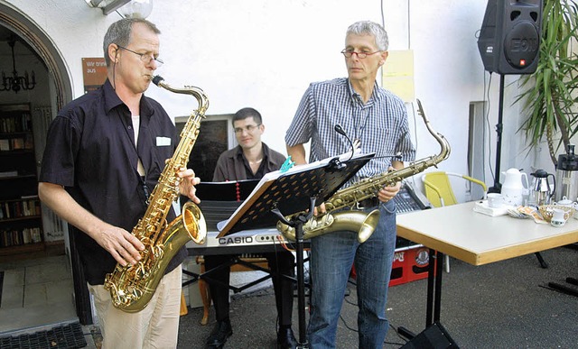 Dieter Kpnick, Sergej Skorodnik und W...kalisch beim Quartiersfest in Steinen.  | Foto: Vera Winter